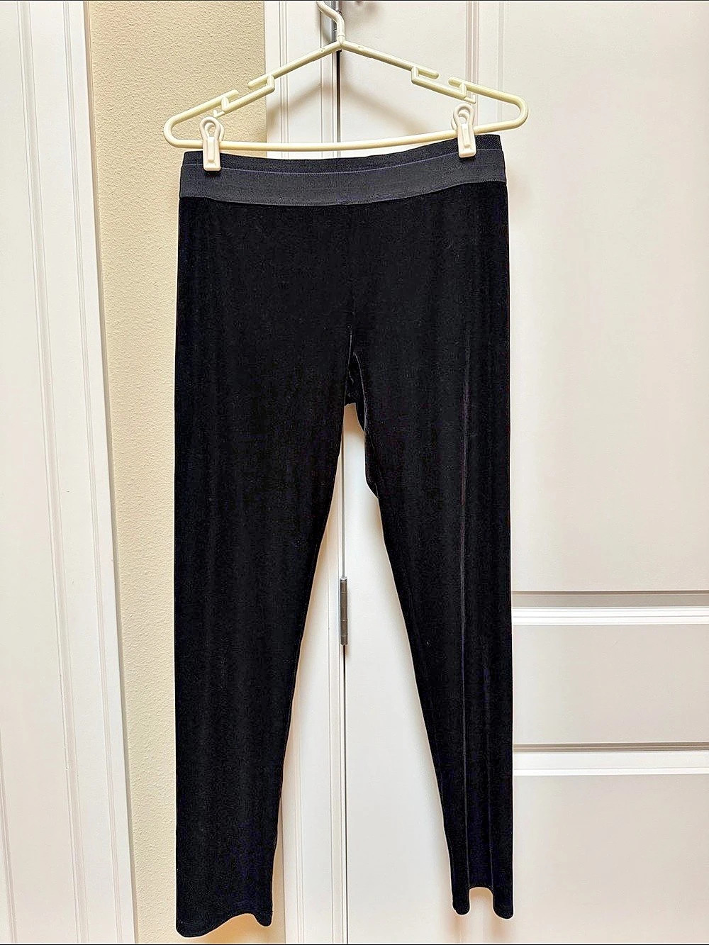 BCBGMAXAZRIA Black velvet Leggings